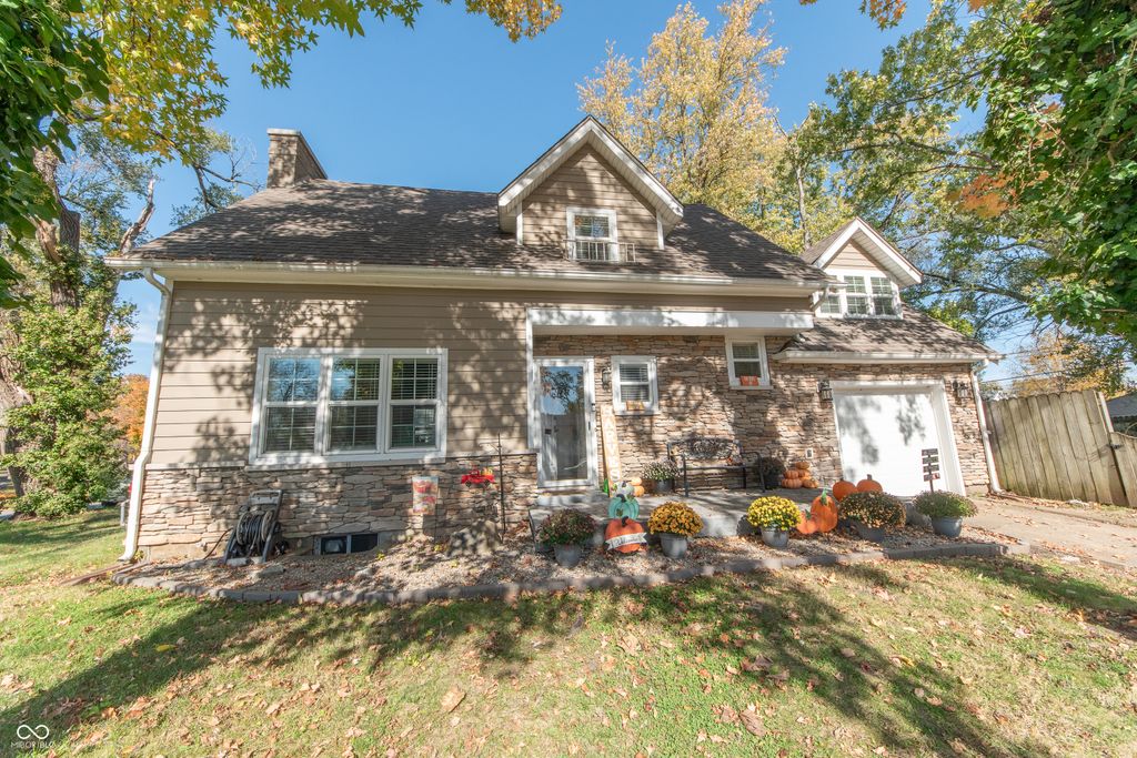 902 18th Street, Columbus, IN 47201