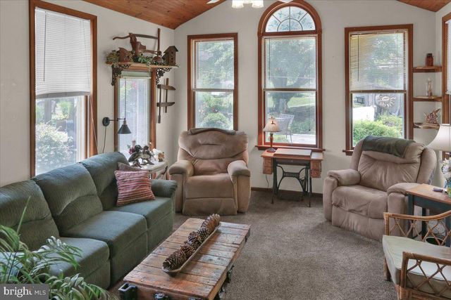 1097 SOFFA RD, East Greenville, PA 18041