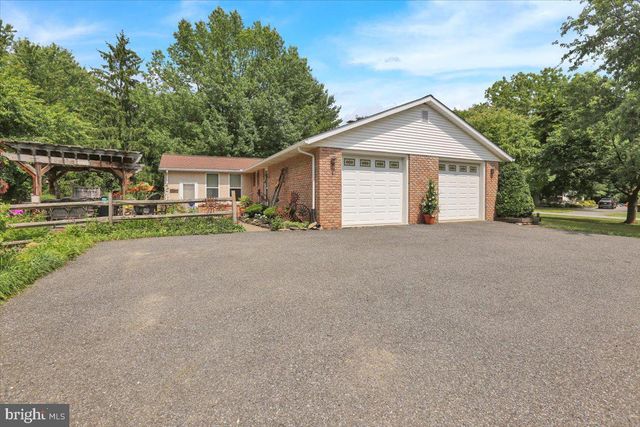 1097 SOFFA RD, East Greenville, PA 18041