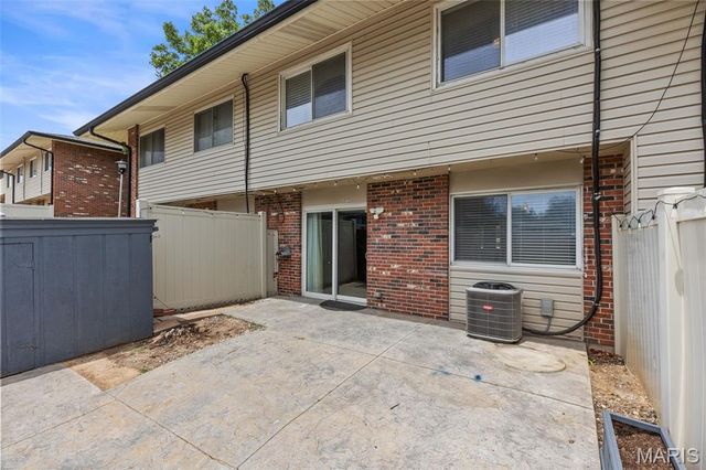 9128 Villaridge Court, St Louis, MO 63123