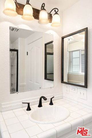8505 Gulana Avenue 5207, Los Angeles, CA 90293