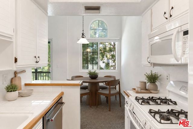 8505 Gulana Avenue 5207, Los Angeles, CA 90293