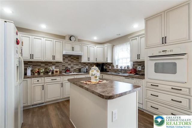 679 Winterthur Way, Easton, PA 18040