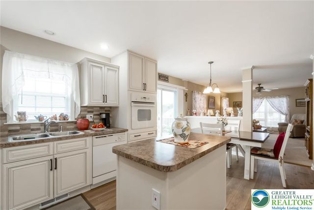 679 Winterthur Way, Easton, PA 18040