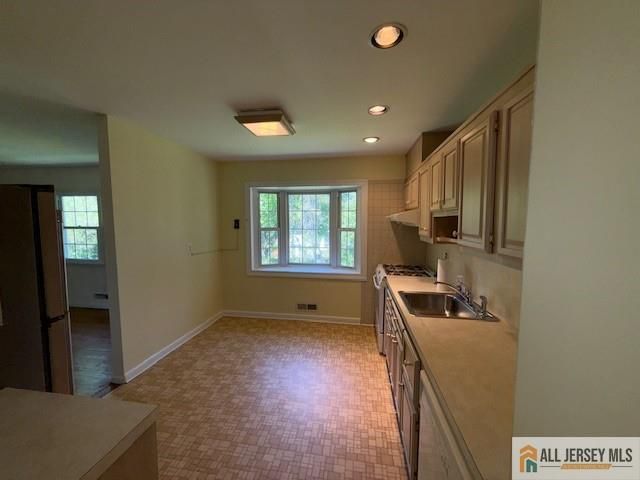 6 Greenbrae Court, East Brunswick, NJ 08816