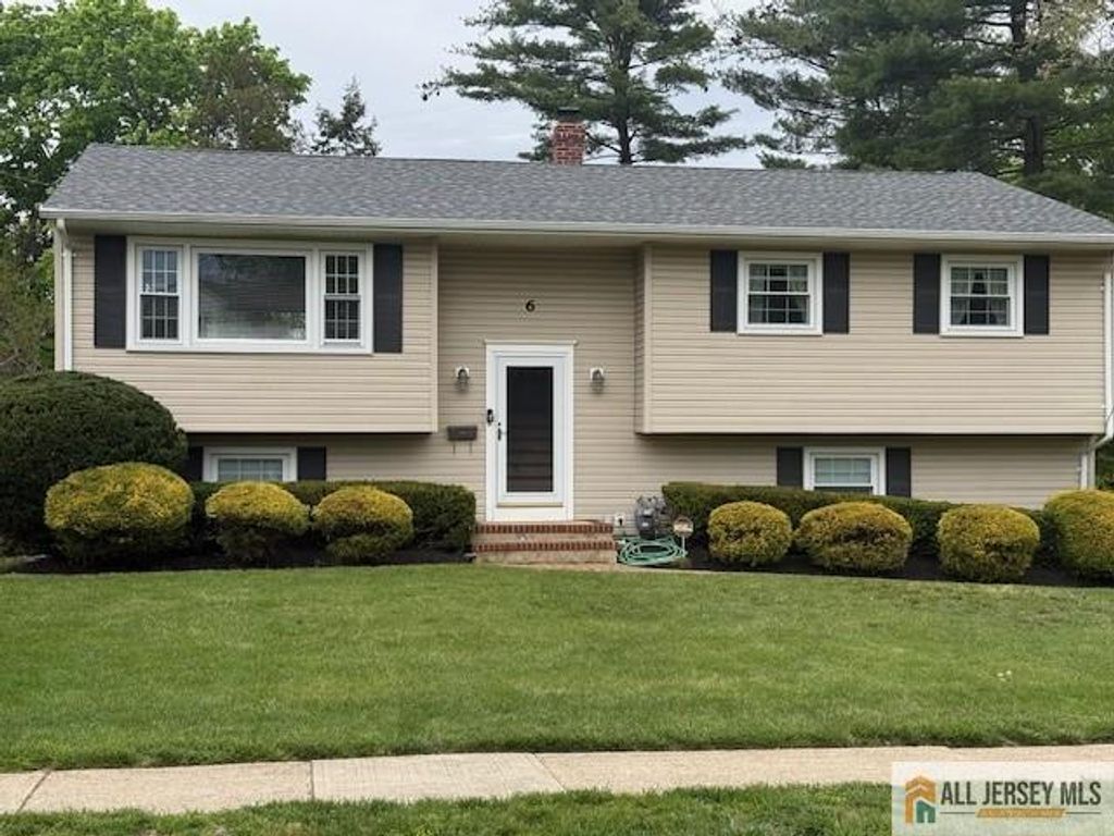 6 Greenbrae Court, East Brunswick, NJ 08816