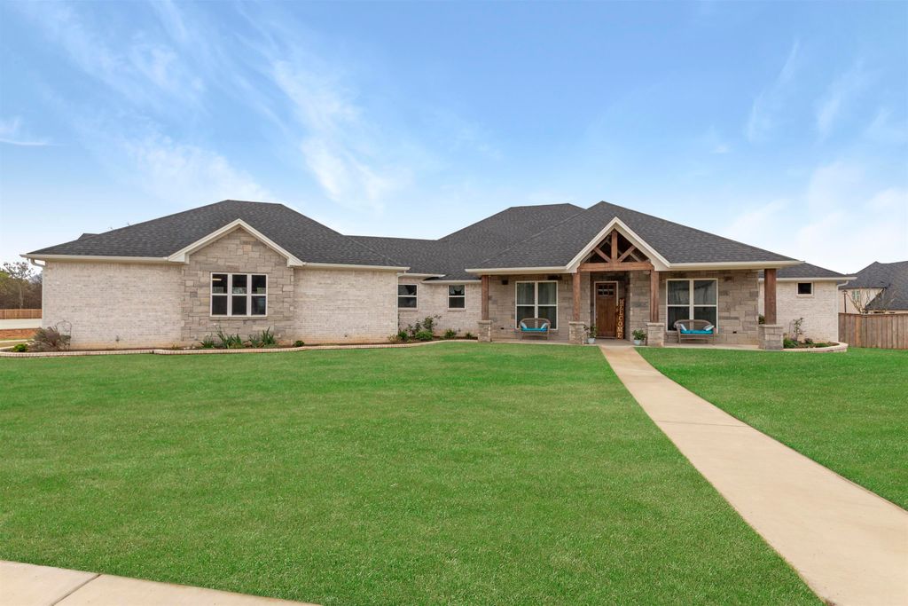 219 White N Gail Ln, Bullard, TX 75757