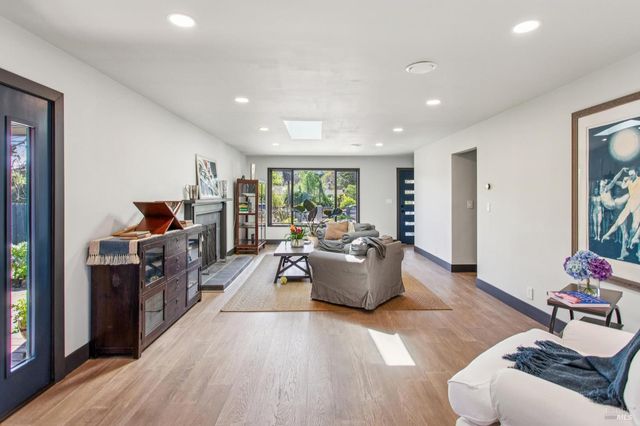 2100 Center Rd, Novato, CA 94947