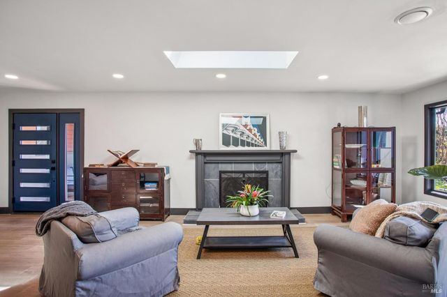 2100 Center Rd, Novato, CA 94947