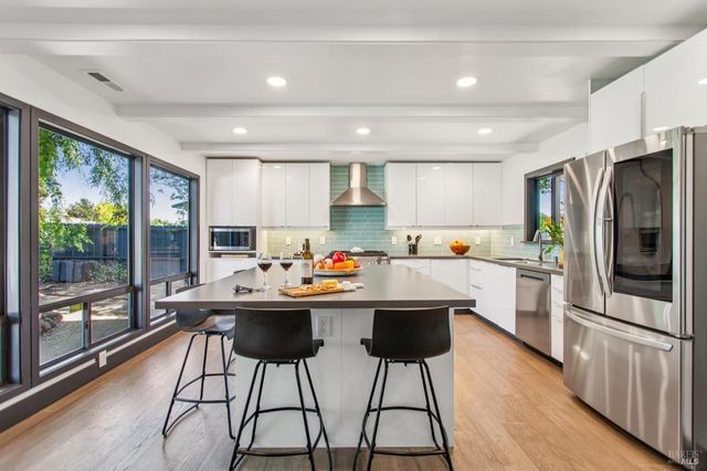 2100 Center Rd, Novato, CA 94947