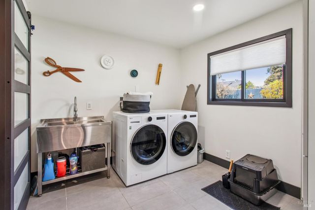 2100 Center Rd, Novato, CA 94947