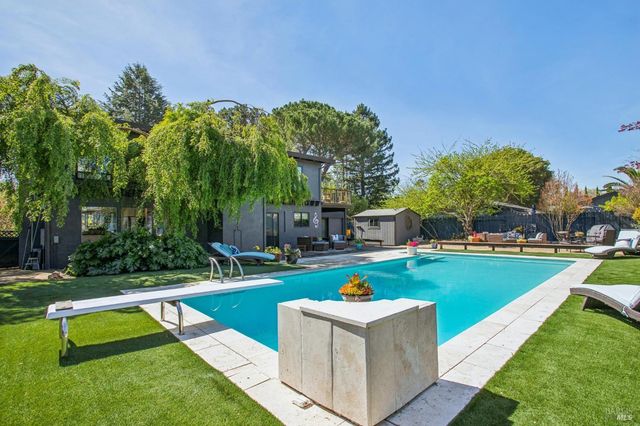 2100 Center Rd, Novato, CA 94947