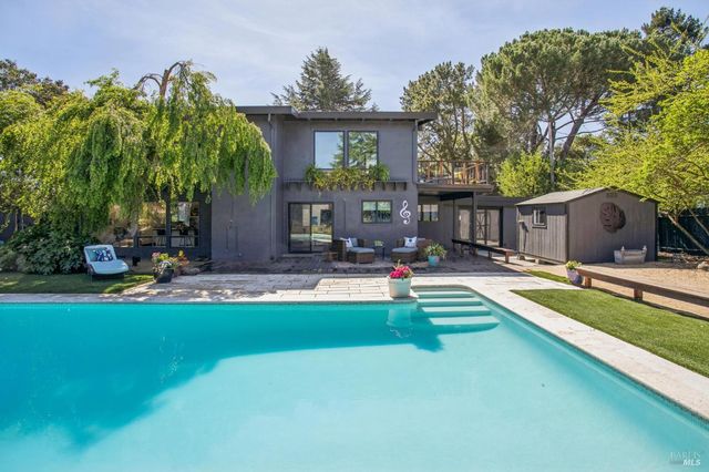 2100 Center Rd, Novato, CA 94947