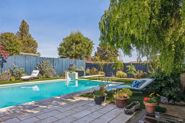 2100 Center Rd, Novato, CA 94947