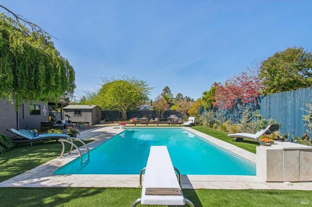 2100 Center Rd, Novato, CA 94947