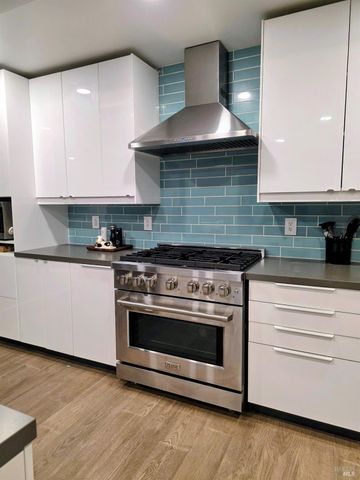 2100 Center Rd, Novato, CA 94947