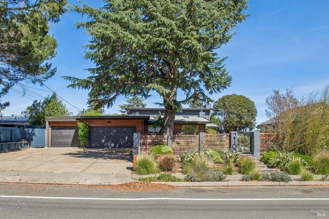 2100 Center Rd, Novato, CA 94947