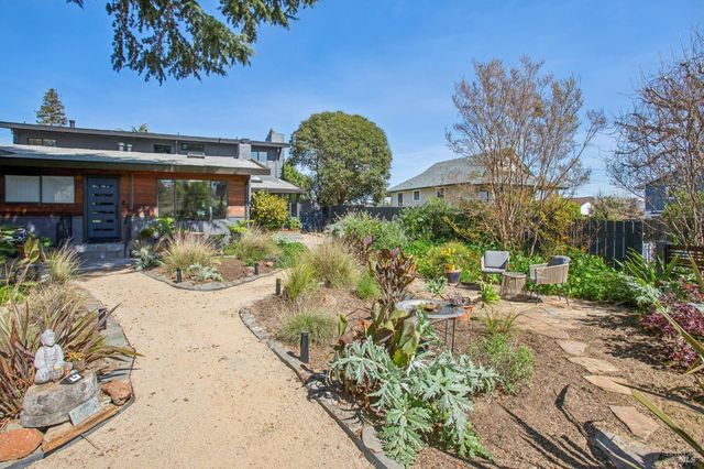 2100 Center Rd, Novato, CA 94947