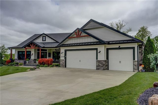 4 Black Hawk Drive, Lake Winnebago, MO 64034