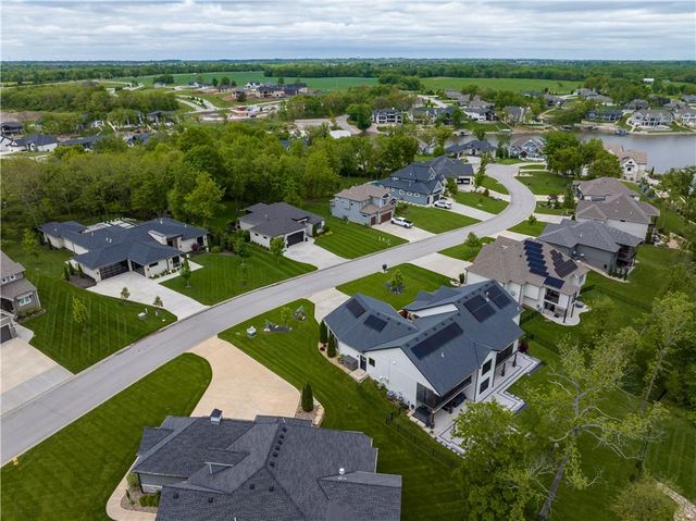 4 Black Hawk Drive, Lake Winnebago, MO 64034