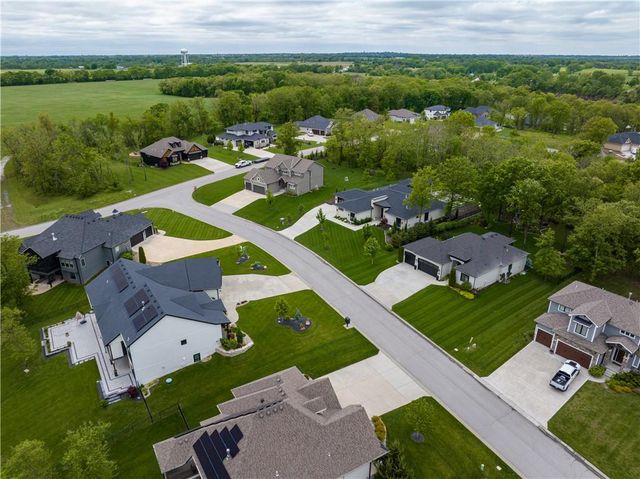 4 Black Hawk Drive, Lake Winnebago, MO 64034