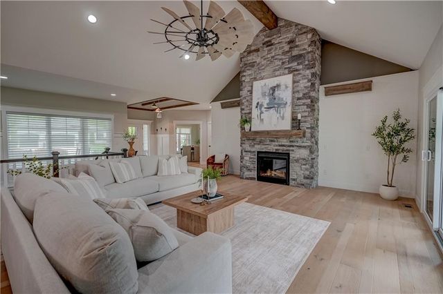 4 Black Hawk Drive, Lake Winnebago, MO 64034