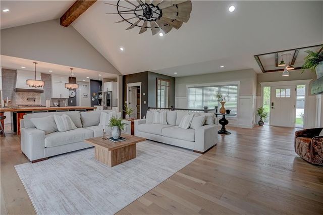 4 Black Hawk Drive, Lake Winnebago, MO 64034