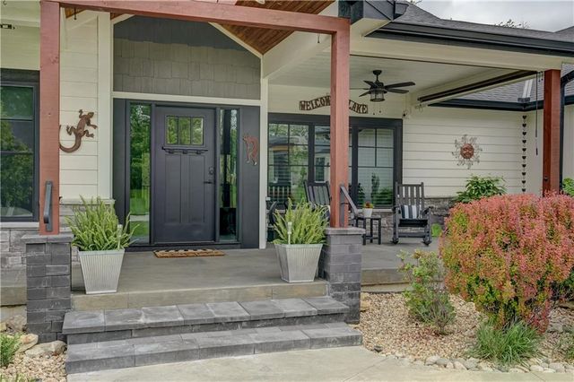 4 Black Hawk Drive, Lake Winnebago, MO 64034