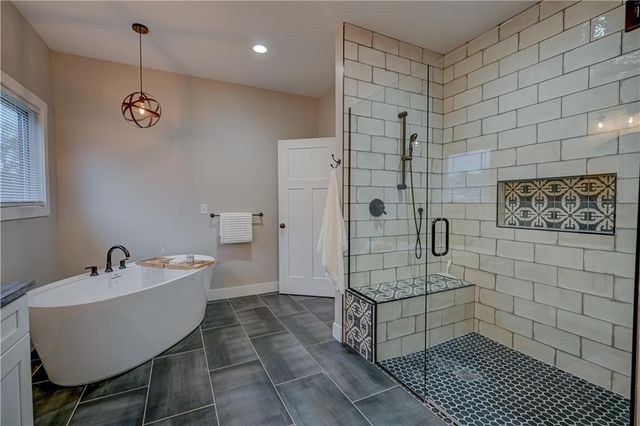 4 Black Hawk Drive, Lake Winnebago, MO 64034