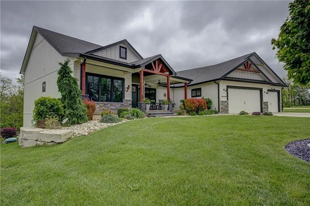 4 Black Hawk Drive, Lake Winnebago, MO 64034
