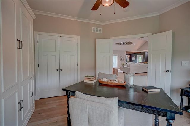 4 Black Hawk Drive, Lake Winnebago, MO 64034