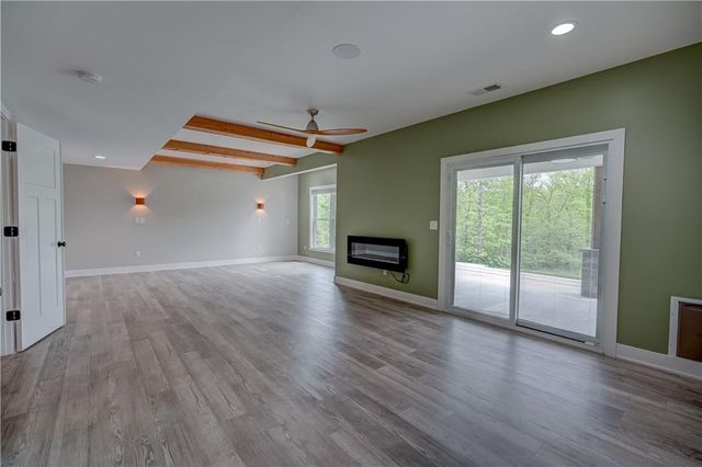 4 Black Hawk Drive, Lake Winnebago, MO 64034