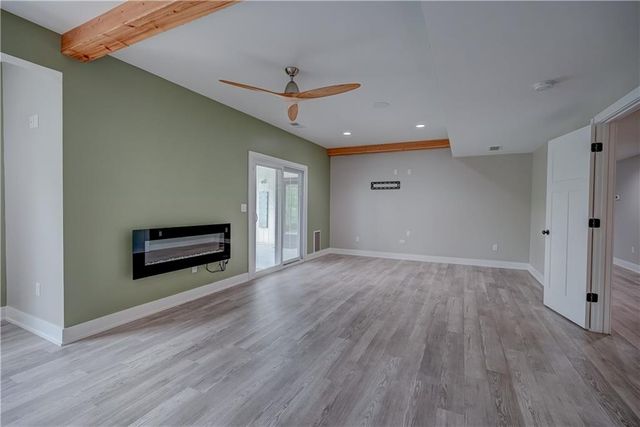 4 Black Hawk Drive, Lake Winnebago, MO 64034