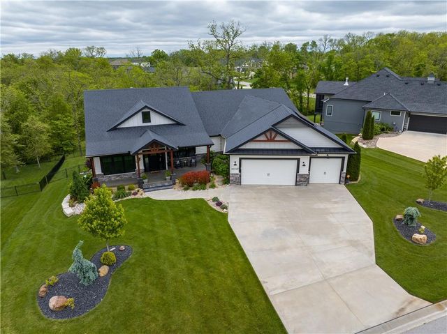 4 Black Hawk Drive, Lake Winnebago, MO 64034