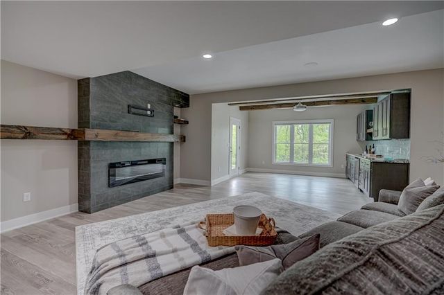 4 Black Hawk Drive, Lake Winnebago, MO 64034