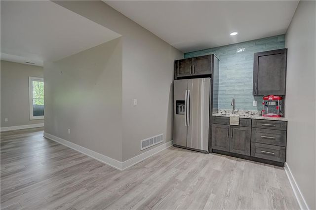 4 Black Hawk Drive, Lake Winnebago, MO 64034