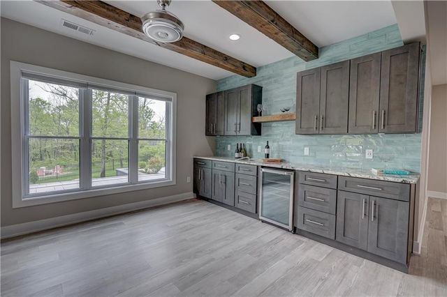 4 Black Hawk Drive, Lake Winnebago, MO 64034