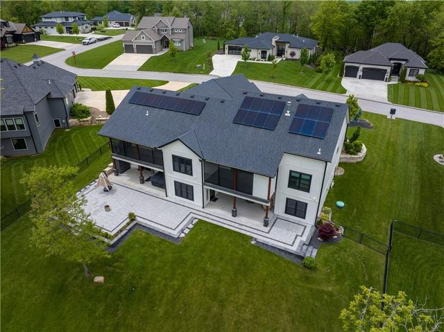 4 Black Hawk Drive, Lake Winnebago, MO 64034