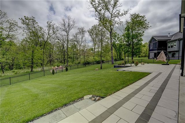 4 Black Hawk Drive, Lake Winnebago, MO 64034