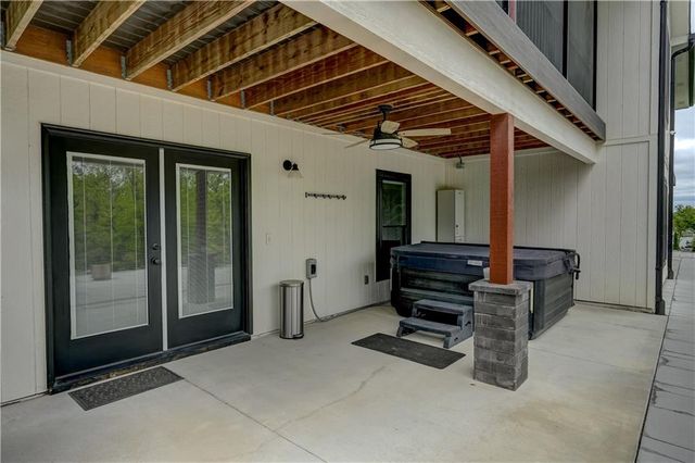 4 Black Hawk Drive, Lake Winnebago, MO 64034