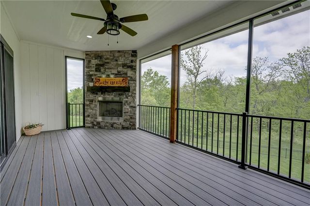 4 Black Hawk Drive, Lake Winnebago, MO 64034