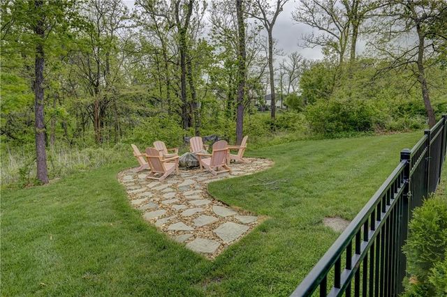 4 Black Hawk Drive, Lake Winnebago, MO 64034