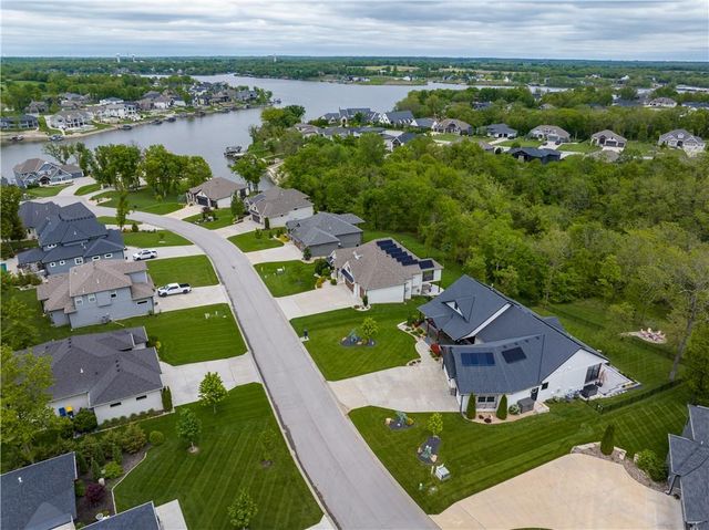 4 Black Hawk Drive, Lake Winnebago, MO 64034