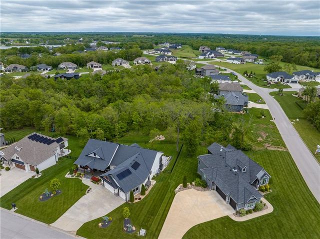 4 Black Hawk Drive, Lake Winnebago, MO 64034