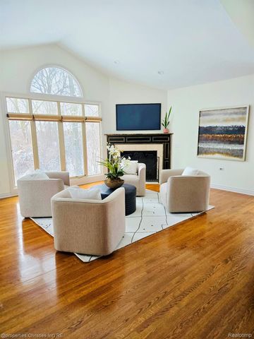 47483 Beckenham Boulevard, Novi, MI 48374