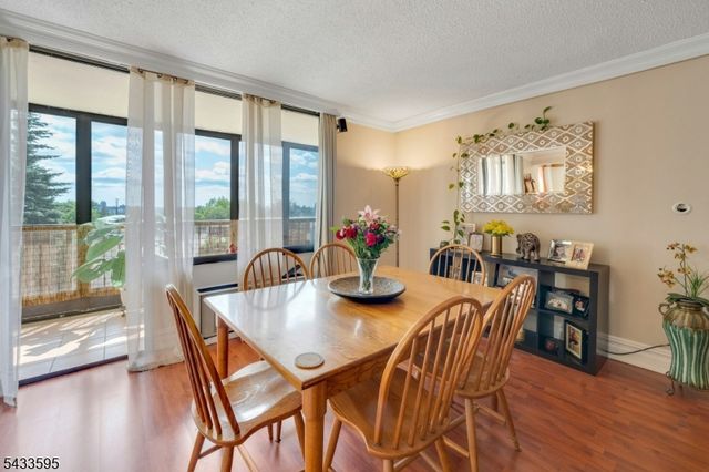300 Winston Dr-C0214 214, Cliffside Park Boro, NJ 07010