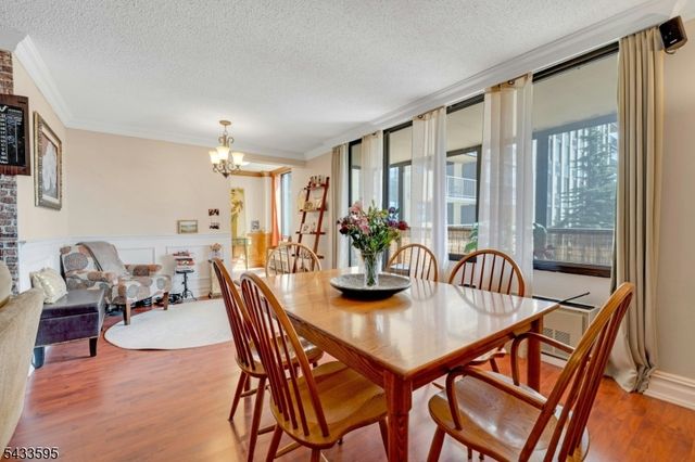 300 Winston Dr-C0214 214, Cliffside Park Boro, NJ 07010