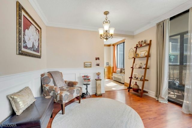 300 Winston Dr-C0214 214, Cliffside Park Boro, NJ 07010