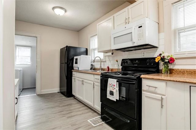 3225 E 60th Street, Kansas City, MO 64130