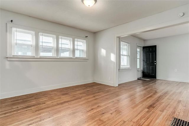 3225 E 60th Street, Kansas City, MO 64130